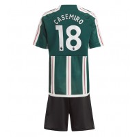 Manchester United Casemiro #18 Auswärts Trikotsatz Kinder 2023-24 Kurzarm (+ Kurze Hosen)